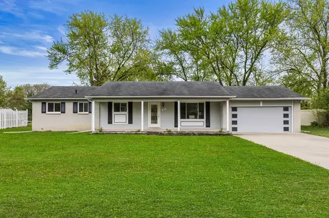 367 Carter Dr, Troy, MI 48098