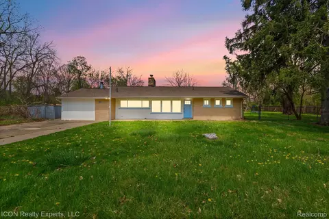 23456 Lee Baker Dr, Southfield, MI 48075