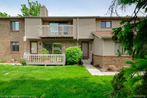 7938 Lawrence, West Bloomfield, MI 48322