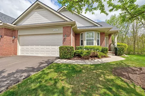 6501 Club E 8 2 E #8, Holly, MI 48442