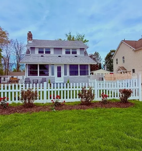 11952 N Main St, Green Oak, MI 48189