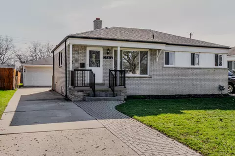 27212 Grant St, Saint Clair Shores, MI 48081