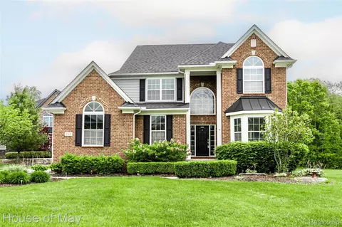 5312 Vineyard St, Commerce, MI 48382