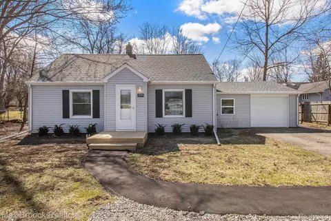 3179 Pontiac Lake Rd, Waterford, MI 48328