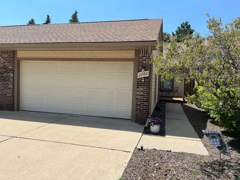 2860 Lakewood Dr, Trenton, MI 48183