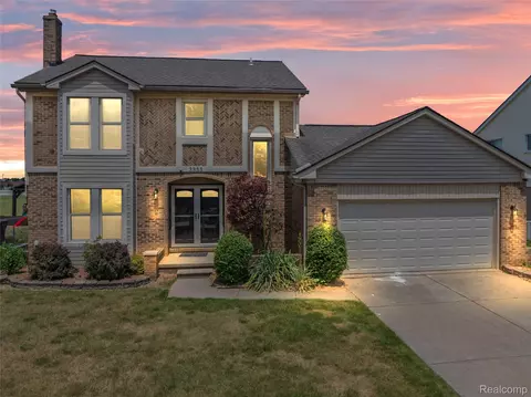 3335 Alderdale Dr, Sterling Heights, MI 48310
