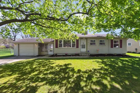 528 James Connis Dr, Flushing, MI 48433