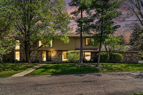 7346 Creek Vw, West Bloomfield, MI 48322
