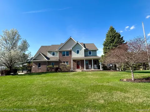 12889 Burgandy Dr, Green Oak, MI 48178
