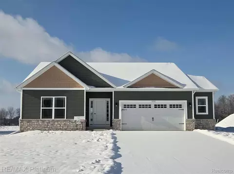 13156 Westwinds Dr, Fenton, MI 48451