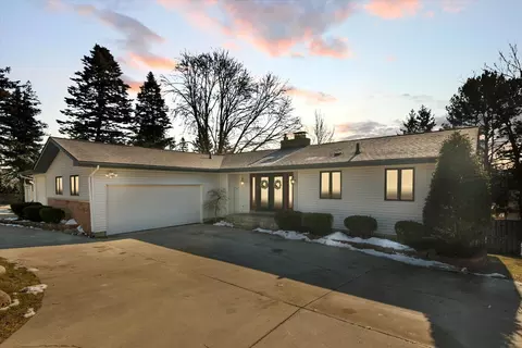 11874 Stoney Ridge Dr, Brighton, MI 48114