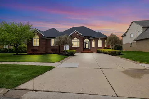 55081 Timberland Ln, Macomb, MI 48042