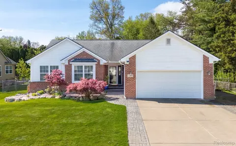 31789 Norfolk St, Livonia, MI 48152