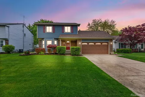 12727 Beresford Dr, Sterling Heights, MI 48313