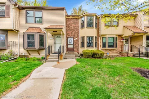 3058 Carly Crt Ct, Auburn Hills, MI 48326