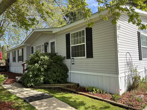 579 Turquoise Dr, Northfield, MI 48189