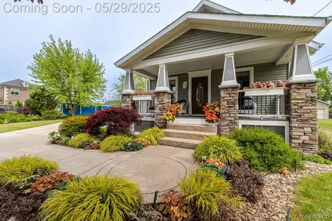 61 Cutting Dr, Troy, MI 48085