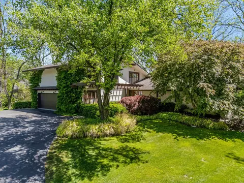 4640 Private Lake Dr, Bloomfield Hills, MI 48301