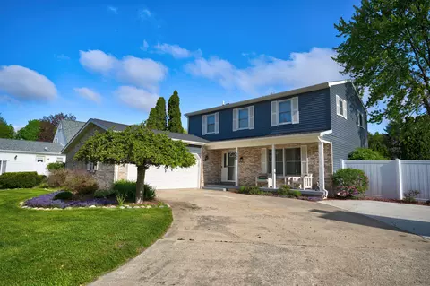 682 Zehnder Dr, Frankenmuth, MI 48734