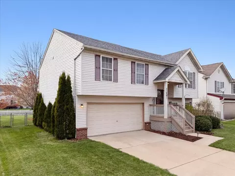 7164 Maplelawn Dr, Ypsilanti, MI 48197