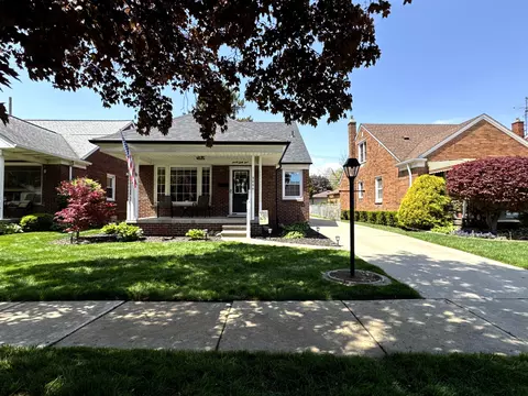 9064 Becker Ave, Allen Park, MI 48101