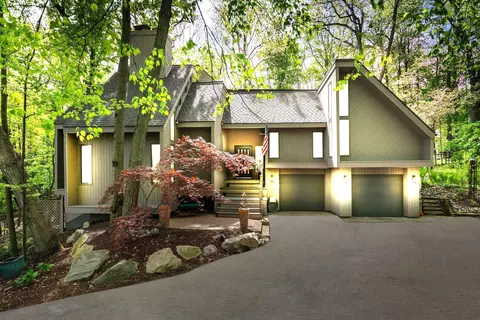 4943 Canyon Oaks Dr, Brighton, MI 48114