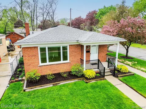 18377 Sunset St, Livonia, MI 48152