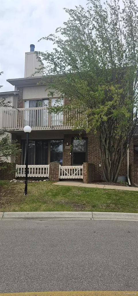 6660 Maple Lakes Dr, West Bloomfield, MI 48322