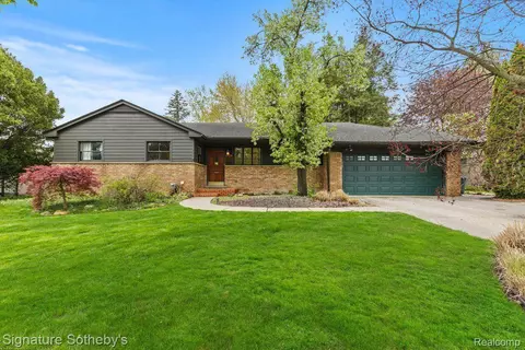 2435 Radnor St, Birmingham, MI 48009