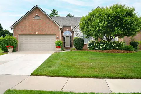 3801 Arbor Dr #94, Auburn Hills, MI 48326