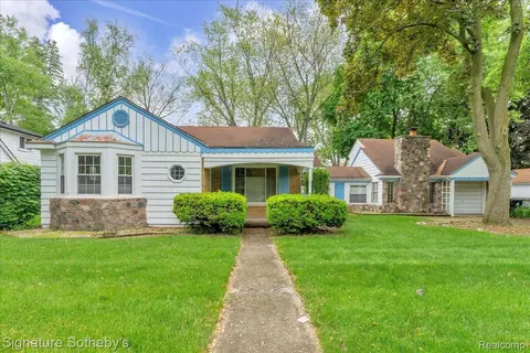 21218 Saint Francis St, Farmington Hills, MI 48336