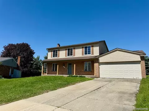 92 Foxboro Dr, Rochester Hills, MI 48309
