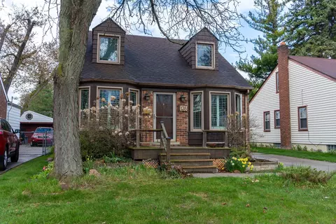 135 N Wilson Ave, Royal Oak, MI 48067