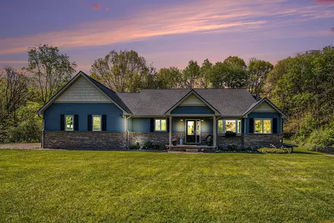 11392 Hyne Rd, Brighton, MI 48114