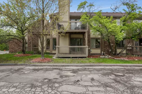 7355 Brynmawr Dr, West Bloomfield, MI 48322