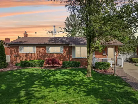 15353 Nancy St, Southgate, MI 48195