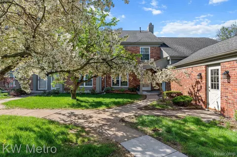 2658 Williamsburg Cir #47, Auburn Hills, MI 48326