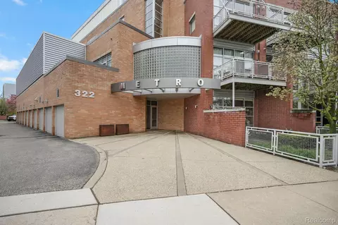 322 E Harrison Ave #17, Royal Oak, MI 48067