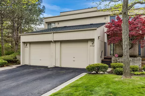 39507 Country Ln, Novi, MI 48375