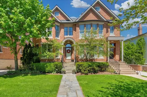 570 Townsend St, Birmingham, MI 48009