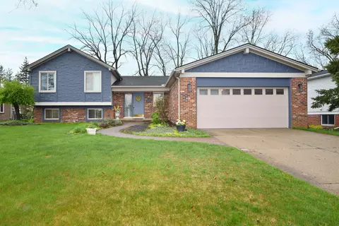 3039 Rolling Green Cir S, Rochester Hills, MI 48309