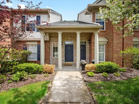 5289 Brookemonte Cir, Oakland, MI 48306