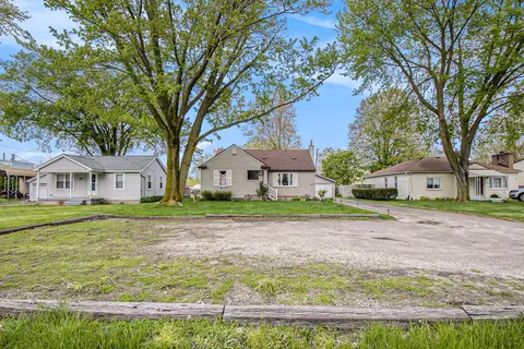 21128 Huron River Dr, Rockwood, MI 48173