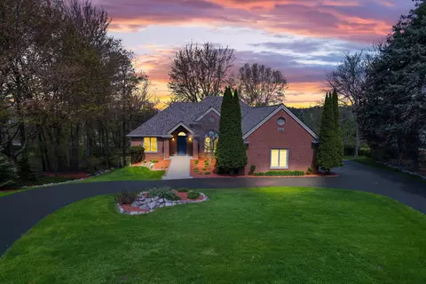 8261 Staghorn Trl, Independence, MI 48348