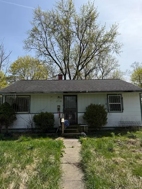 1710 Polly St, Flint, MI 48505
