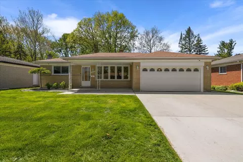 27831 Santa Ana Dr, Warren, MI 48093