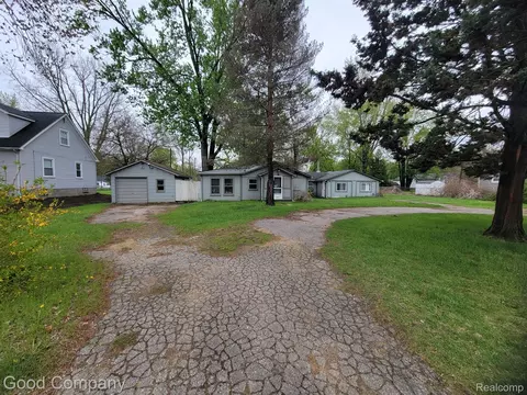 8558 Messmore Rd, Shelby Township, MI 48317