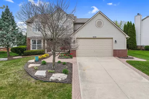 2435 Ivy Hill Dr, Commerce, MI 48382