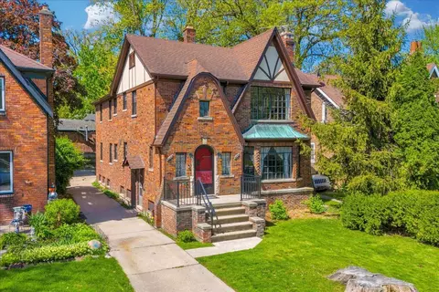 5253 Grayton St, Detroit, MI 48224