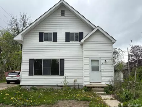5 Park St, Oxford, MI 48371